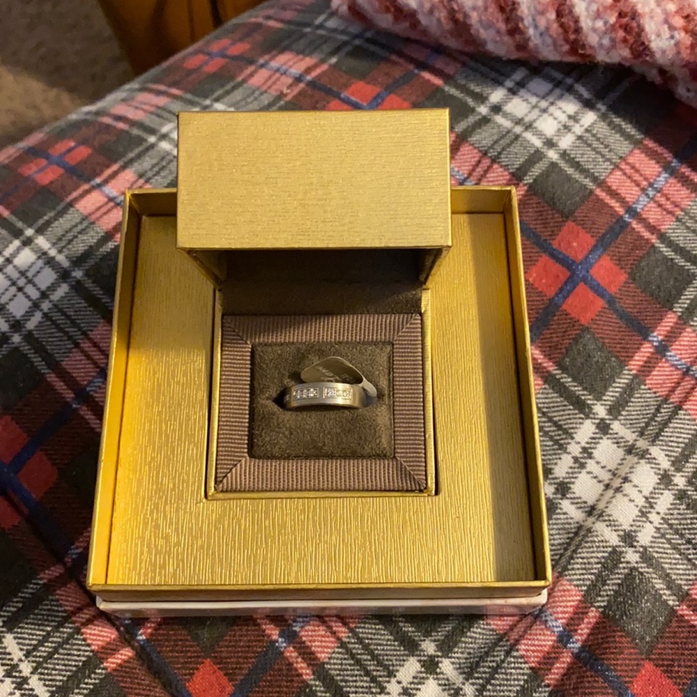 Neil Diamond men’s wedding band